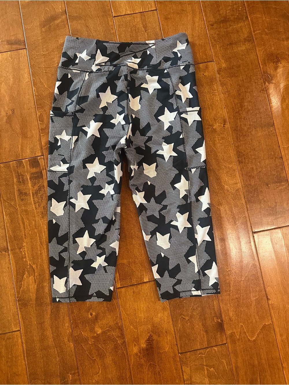 Star Print Capri Leggings - Black & White Brand: Zuda Size: M